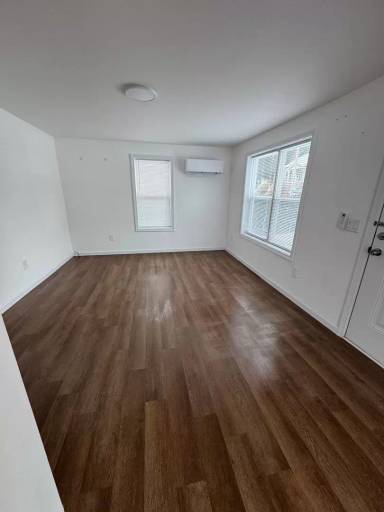 Main picture of 584 Sharp Ave
