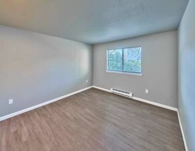 Main picture of 902 N 95th St