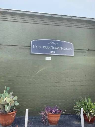 Main picture of 303 W 40th St