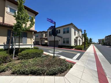 Main picture of 561 N Dolcetto Pl