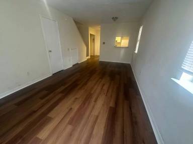 Main picture of 114 Rue Royale