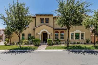 Main picture of 1945 W Grand Canyon Dr