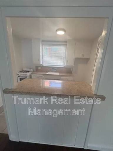 Main picture of 1253 S Glendale Ave