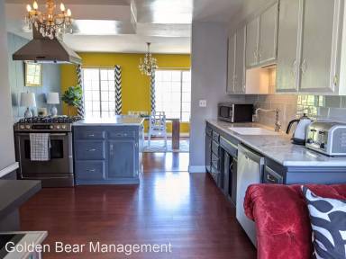 Main picture of 837 S Windsor Blvd