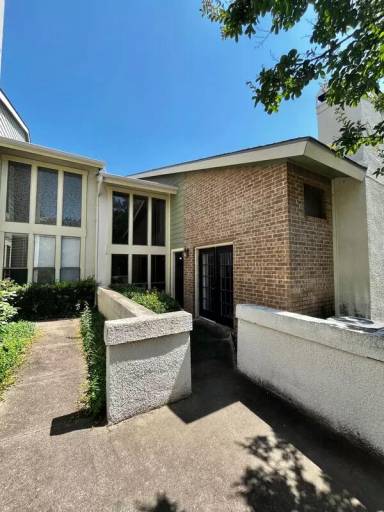 Main picture of 9617 Walnut St