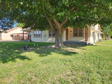 Main picture of 112 W 13th St