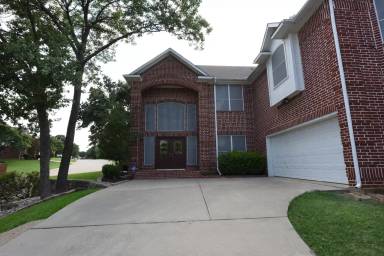 Main picture of 2701 Creekside Way