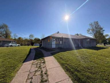 Main picture of 3001 Oakdale Ave