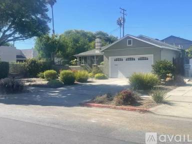 Main picture of 2493 Fernwood Ave
