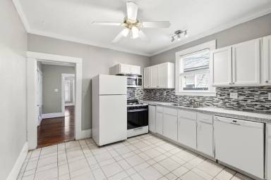 Main picture of 4820 Worth St