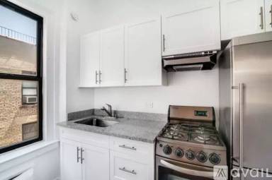 Main picture of 220 West 24th St