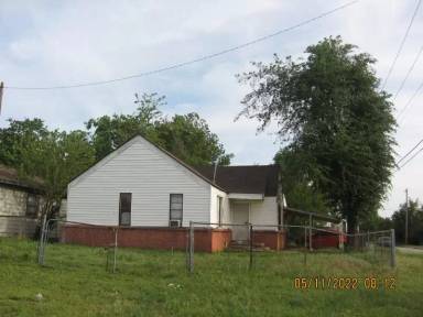 Main picture of 8901 N Walker Ave