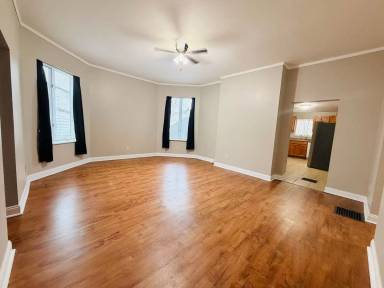 Main picture of 1721 Middle St
