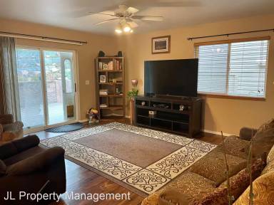 Main picture of 1913 E Tracy Ln