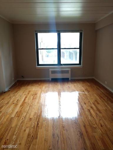 Main picture of 1360 W Touhy Ave