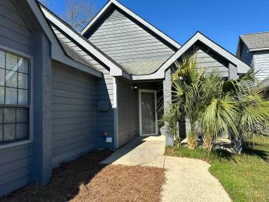 Main picture of 110 Island Blvd