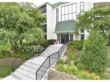 Main picture of 10411 Cedar Lake Rd