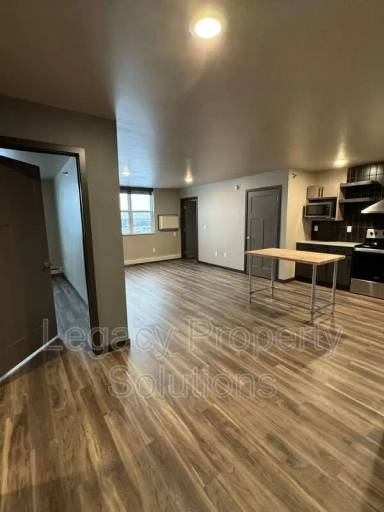Main picture of 226 E Greenfield Ln