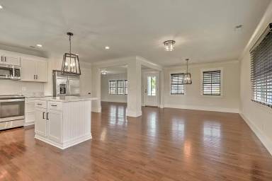 Main picture of 403 Silver Lake Rd