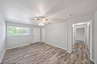 Main picture of 2729 Main St