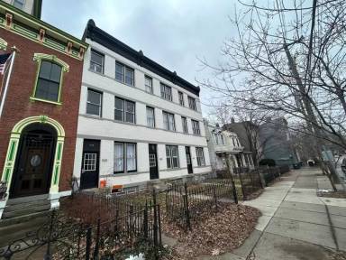 Main picture of 920 Washington Ave