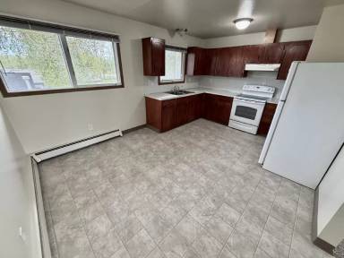 Main picture of 817 N Hoyt St