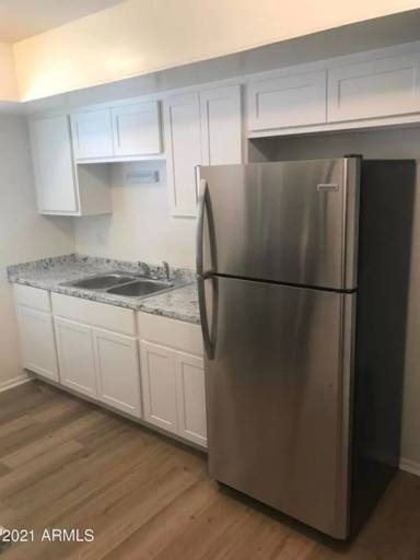 Main picture of 1005 E Alameda Dr