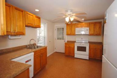Main picture of 105 School St
