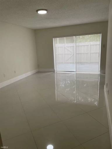 Main picture of 9443 Palm Cir N