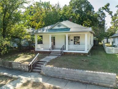 Main picture of 820 S 22nd St