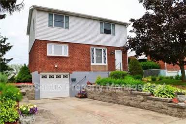 Main picture of 301 Meadowlark Ln