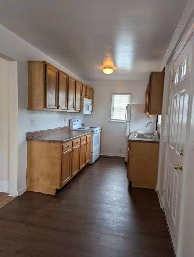 Main picture of 21 Bush Chapel Rd
