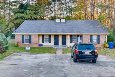 Main picture of 383 Charter Ct