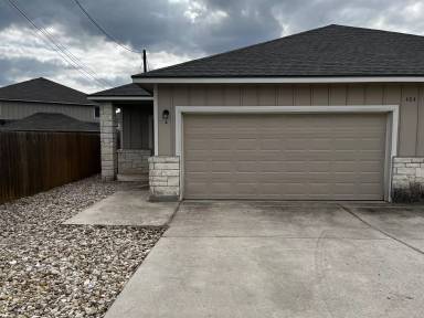 Main picture of 400 Carl Shipp Dr