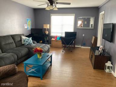 Main picture of 105 S Apple St