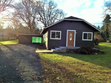 Main picture of 315 N Vernonia Rd