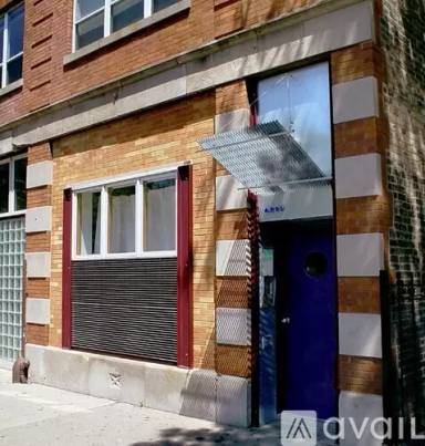 Main picture of 4715 N Damen Ave