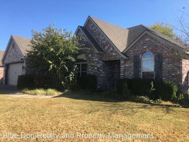 Main picture of 2701 SW Tanglewood Ave