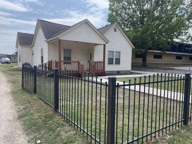 Main picture of 2434 W Southcross Blvd