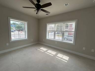 Main picture of 1245 W Princess St