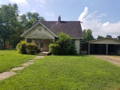 Main picture of 703 NW 1st St