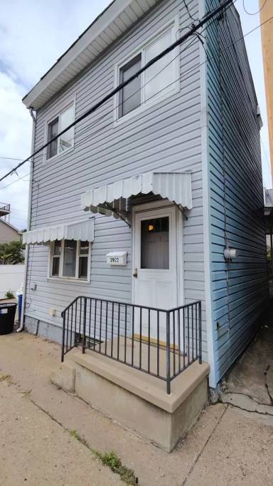 Main picture of 3922 Clement Way
