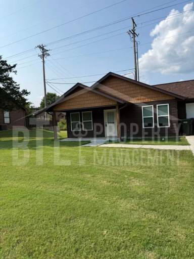 Main picture of 300 Valley Stream Cir