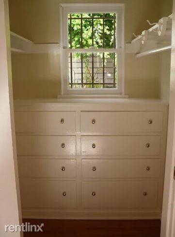 Main picture of 315 N La Peer Dr