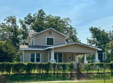 Main picture of 801 N Broadway Ave