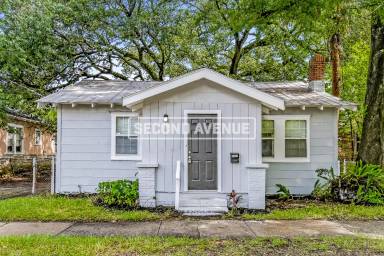 Main picture of 1439 W 15th St