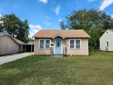 Main picture of 1112 E Corona St