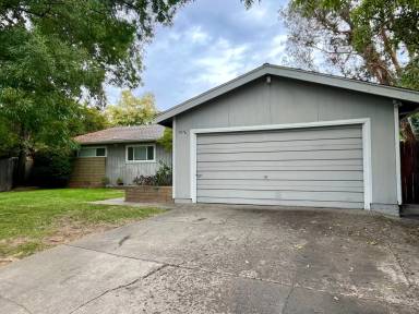 Main picture of 3976 Bambi Ct