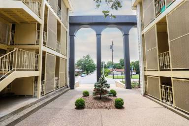 Main picture of 521 E Main St