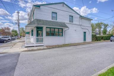 Main picture of 126 Clinton St